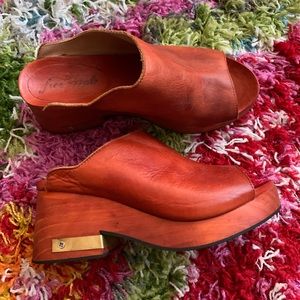 Free People Platforms. Women’s 8.5.